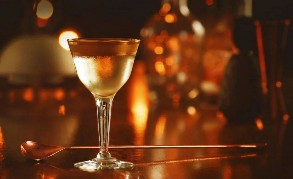 Cómo hacer un cóctel Feliz Martini